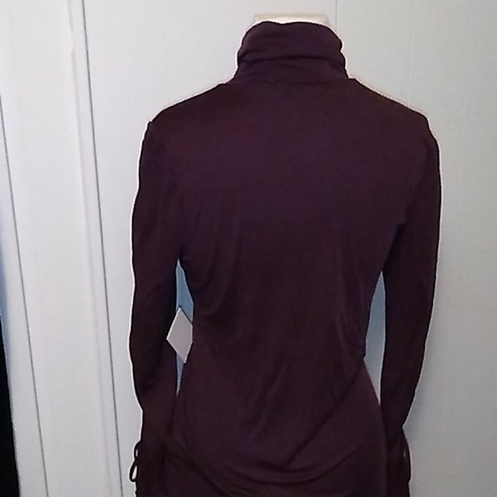 Burgundy Kensie turtleneck top w/ bell sleeves - Picture 4 of 4